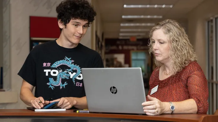 A prospective student working with a Germanna advisor